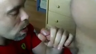 Du modeliai atiduoda ...