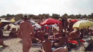 Moteris aprėpia vyro ...